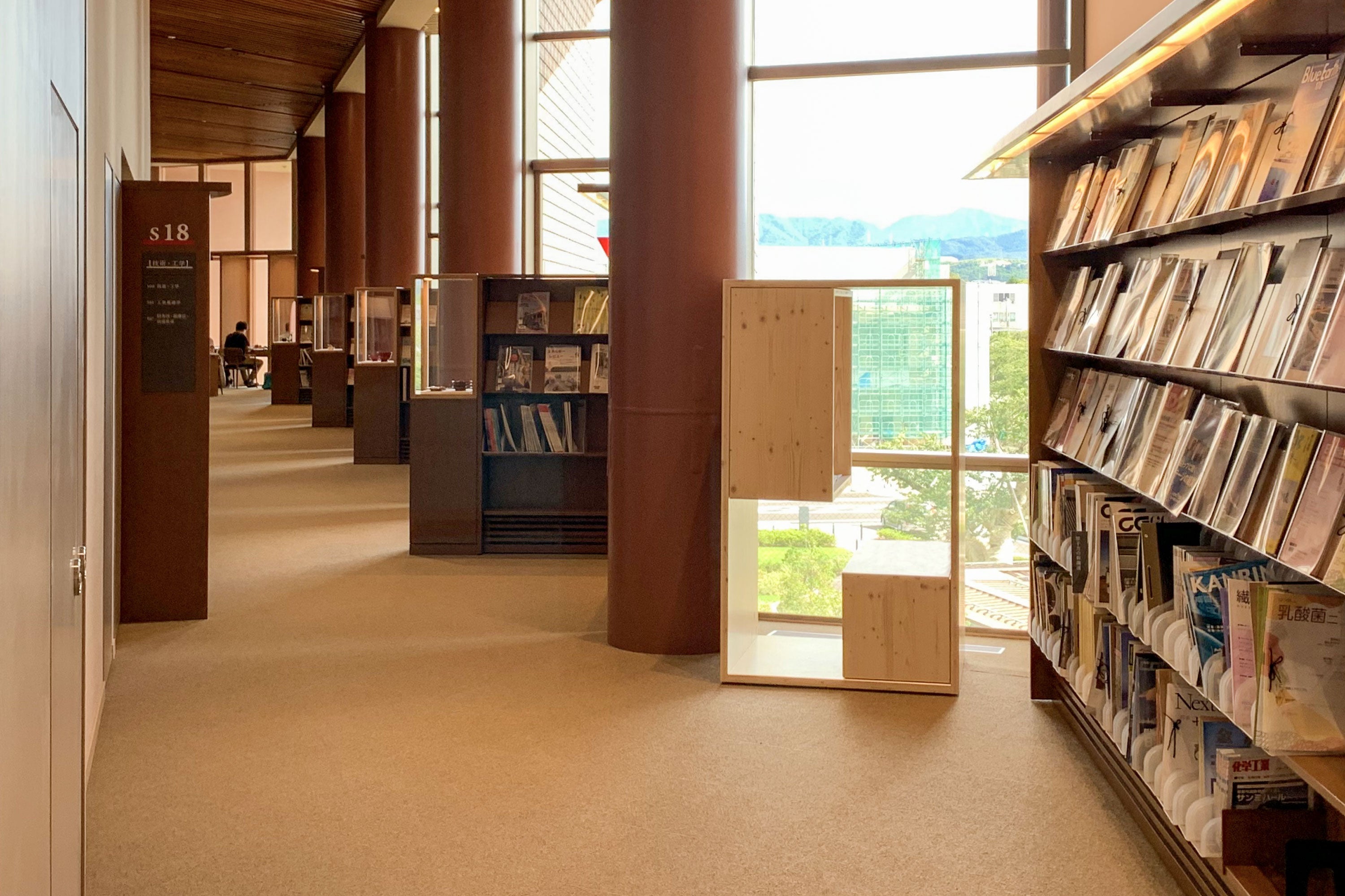 石川県立図書館