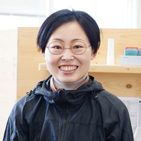 丸田麻衣子<br>
生産管理